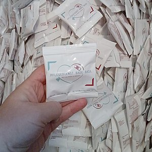 Gummibärchen-Tüten mit dem Pflegedienst Bade-Bade Logo